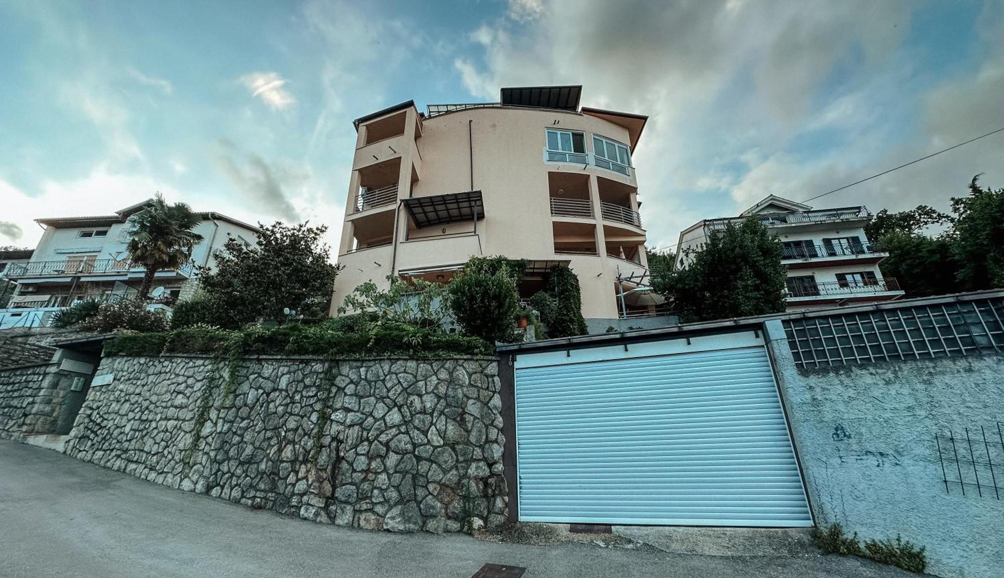 Jelena Apartman *
